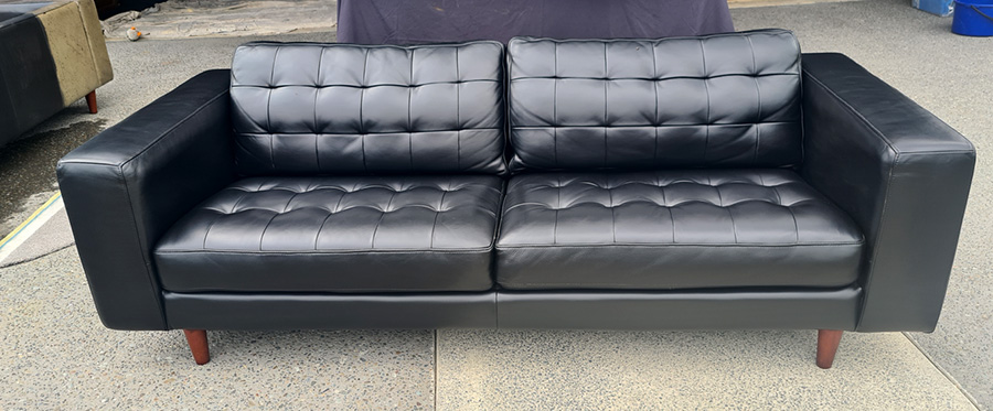 Leather couch recoloured