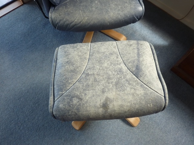 the foot stool with no colour